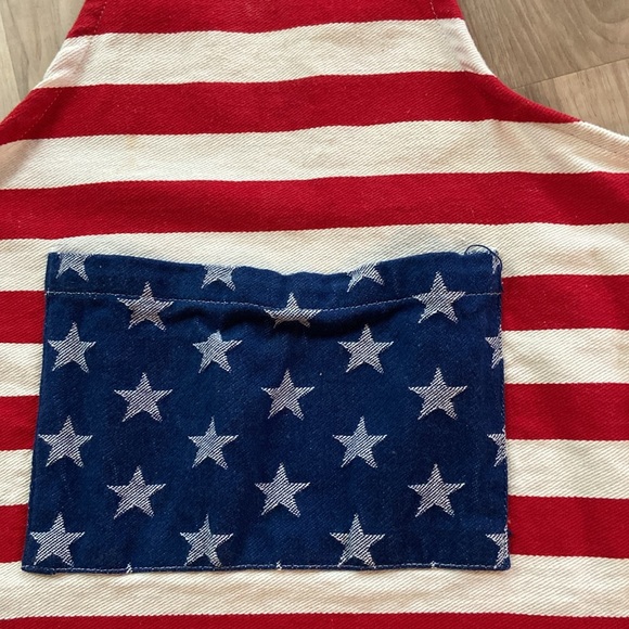 Sur La Table childrens flag apron - Picture 2 of 7